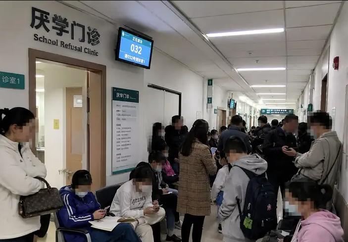 PG电子官方入口-休学门诊挤满了初三学生，北大教培人揭开真相：三条路全被堵死，他们无处可逃